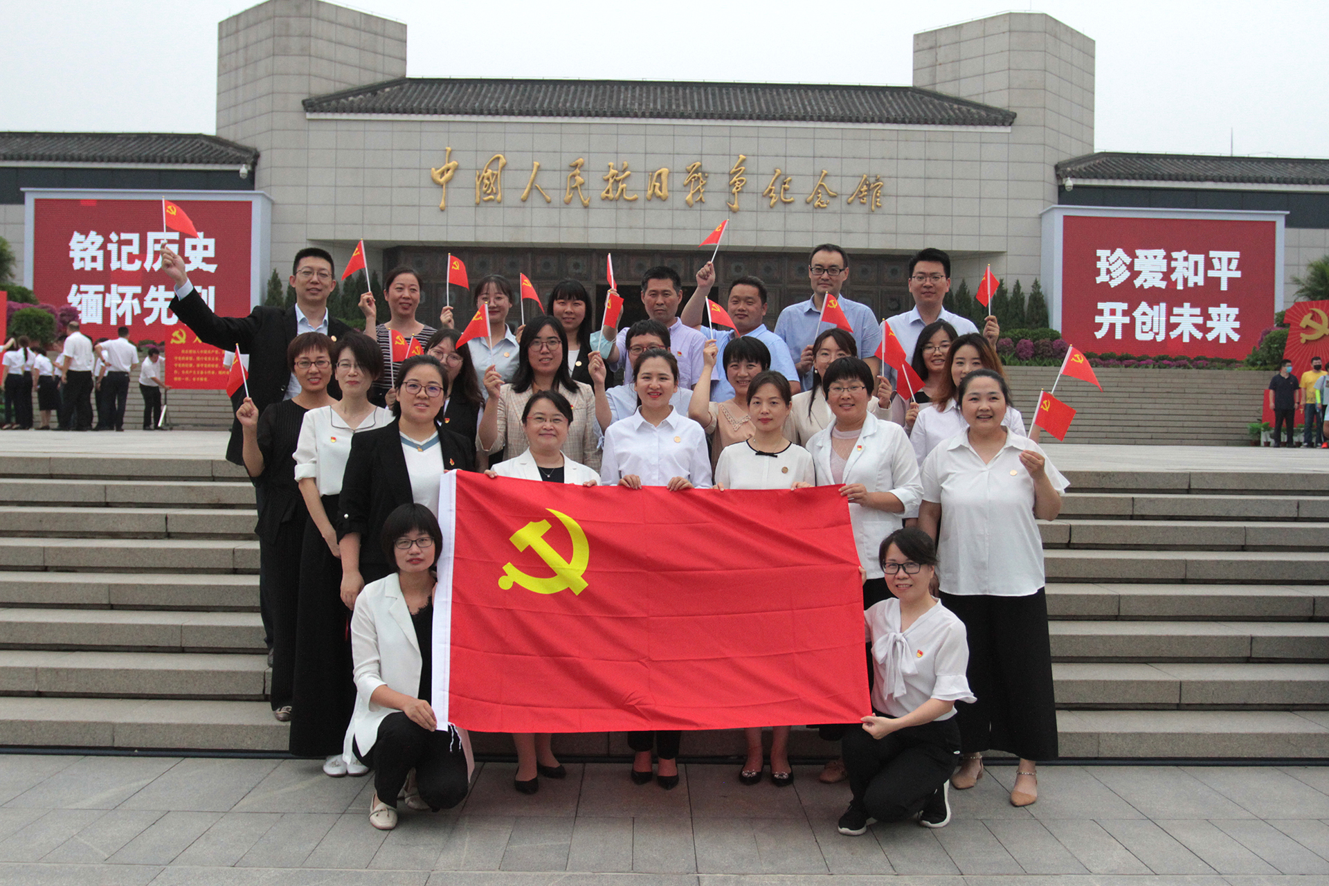 1625110162367455.jpg 4高举旗帜跟党走,不忘初心永向.JPG