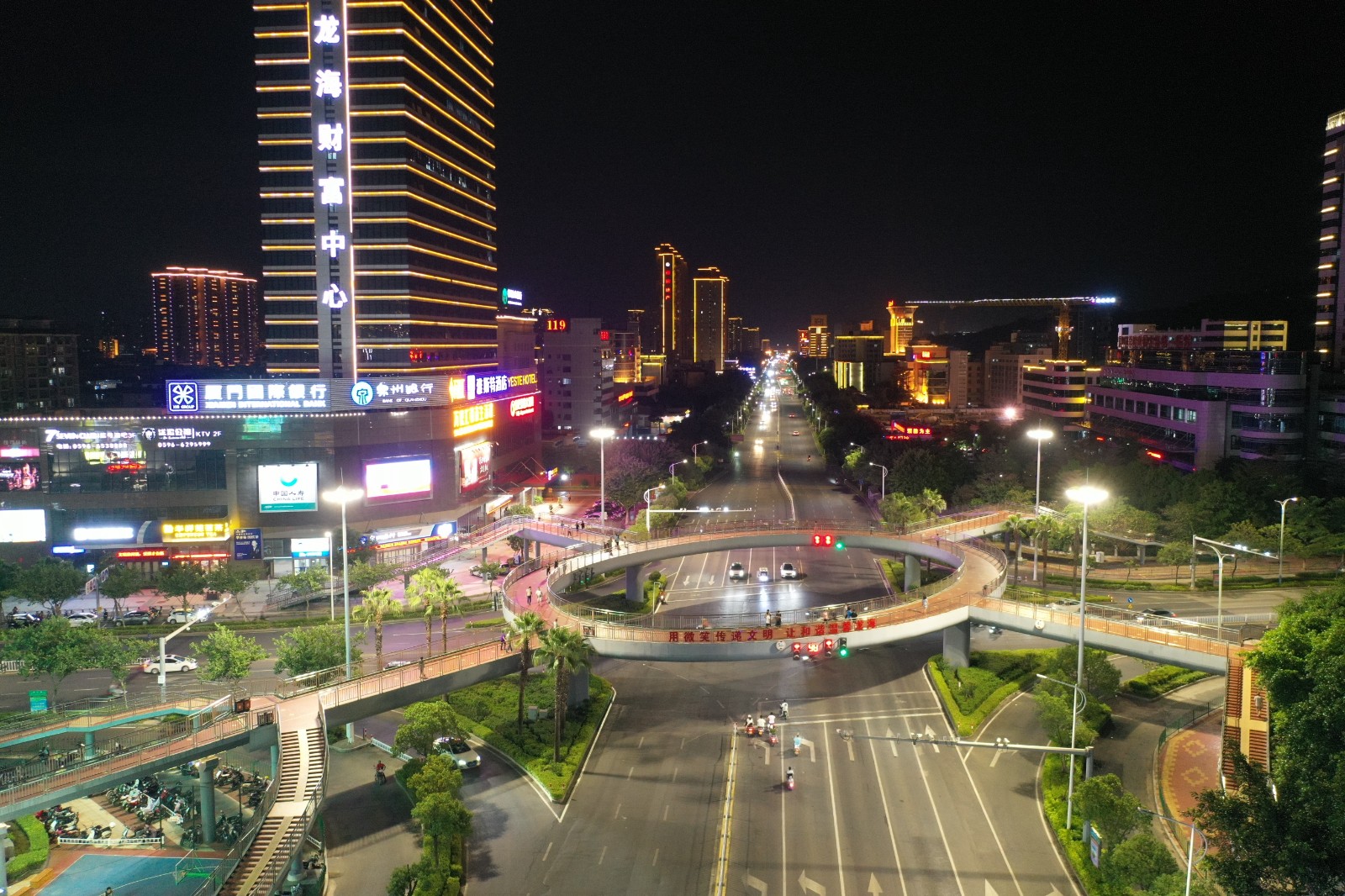 1686150743726905.jpg 紫葳路与平宁路交叉的十字路口.jpg