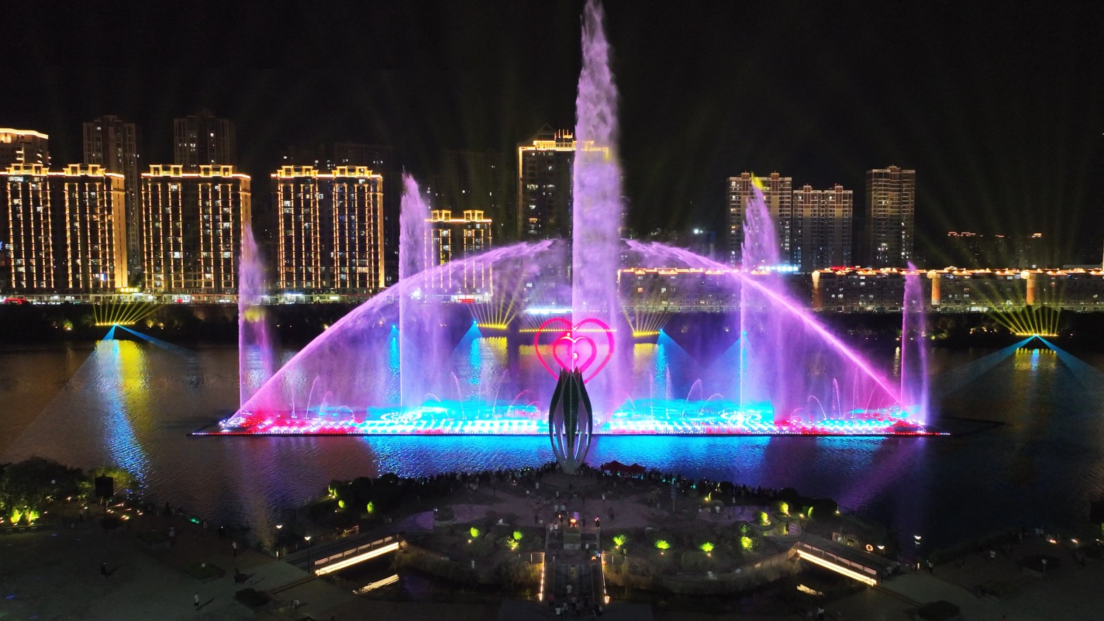 1696995811452899.jpg 01豪尔赛点亮南安夜经济“聚光灯”.jpg