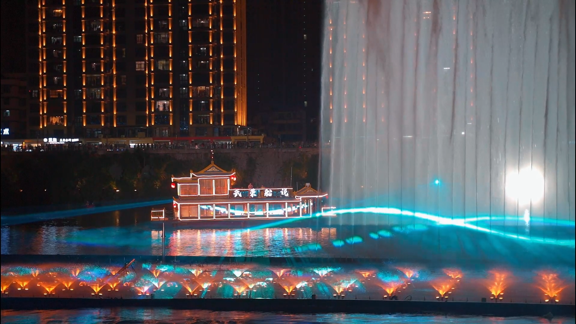 1696996651633099.png 09南安市领导及来宾共同观赏表演.png